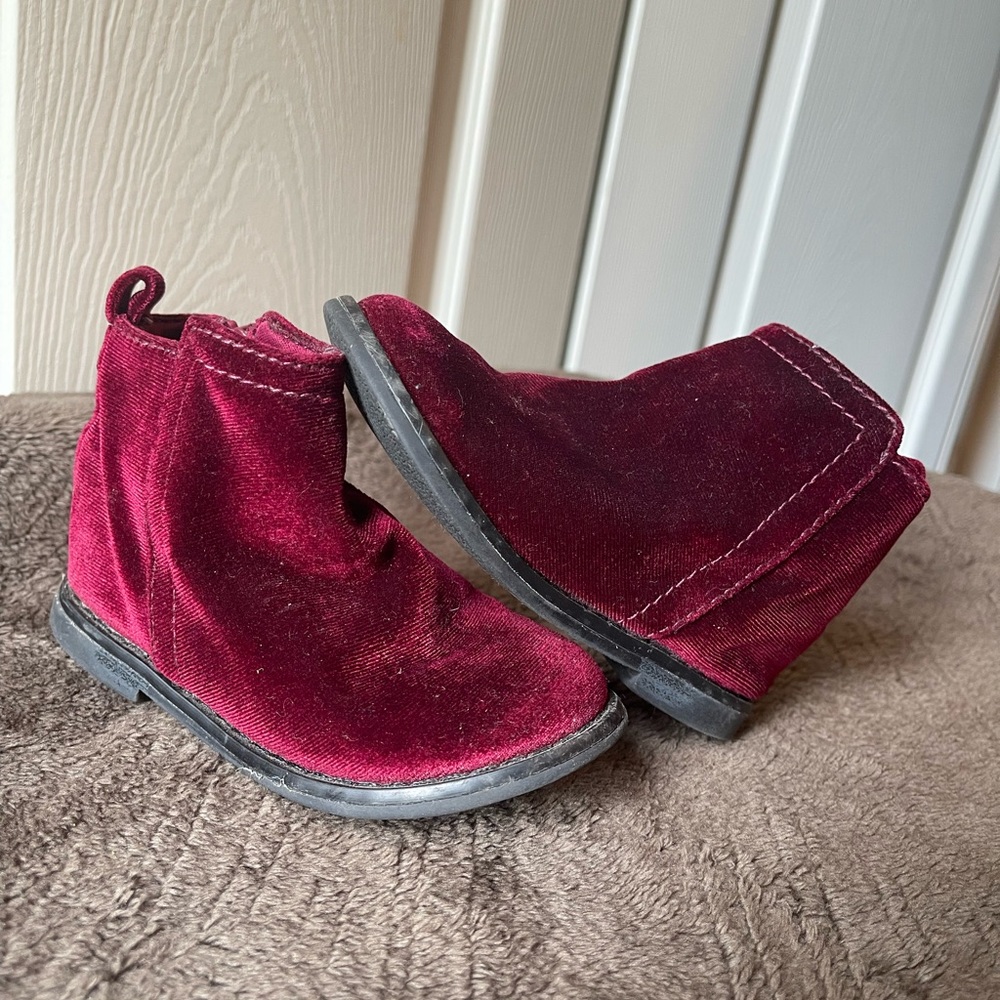Gap Burgundy Suede Baby Girl Dress Shoes / Booties - size 6